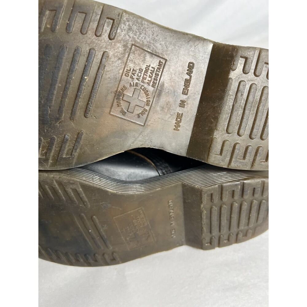 Dr. Martens MADE IN ENGLAND. Need new shoelaces, o/w in beautiful condition. - Picture 7 of 9